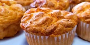 Receita dos melhores Muffins de Queijo e Bacon do mundo