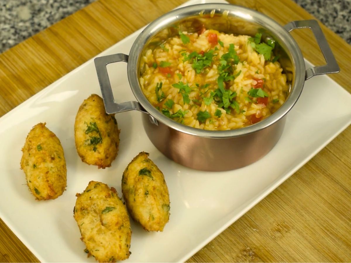 Receita tradicional dos Bolinhos de Bacalhau Receitas de Culinária TV