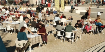 Tascas e Tasquinhas à sua espera na Feira de Cacilhas