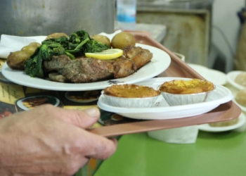Rojões com grelos e punheta com grelos à vista. Saiba tudo o que pode provar na 'Feira dos Grelos'