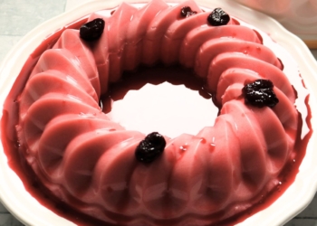 Receita saudável de Pudim de Iogurte e Morango