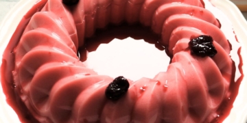 Receita saudável de Pudim de Iogurte e Morango