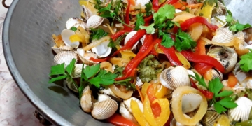 Receita do Berbigão de Cebolada na Cataplana