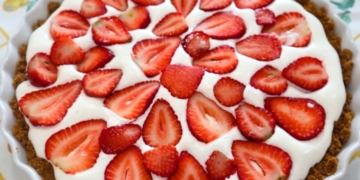 8 receitas doces para não deixar estragar os morangos