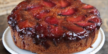 Receita do Bolo de Ameixa e Lavanda imperdível