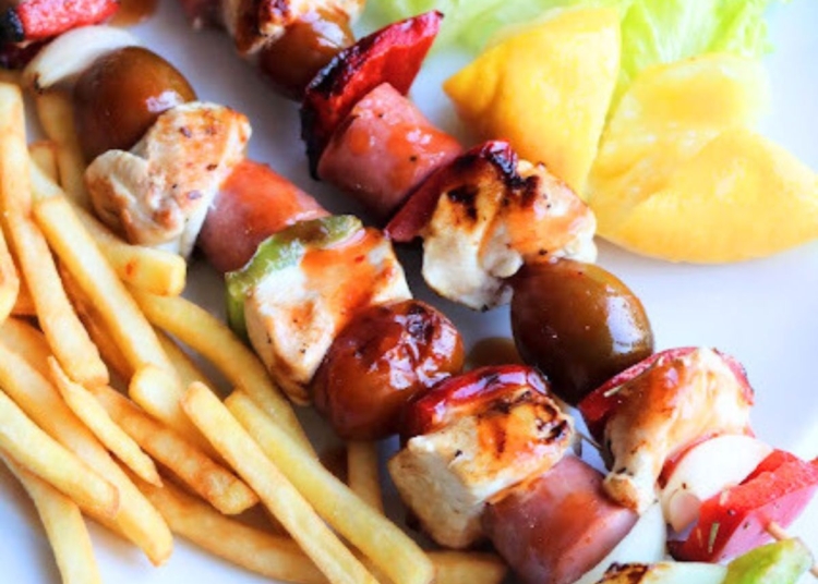 Receita das Espetadas de Frango com Salsicha de Churrasco