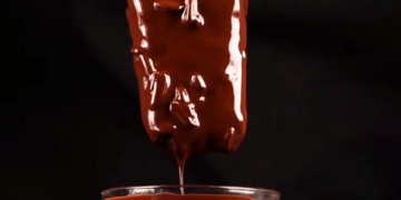 Receita do Gelado com Cobertura Crocante de Chocolate mais irresistível