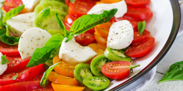 Entre no mundo das saladas com 5 opções saudáveis e saborosas