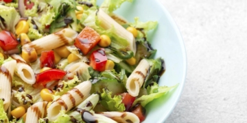 Saladas: 3 novas receitas nutritivas e práticas