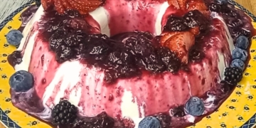 Receita portuguesa do Semifrio de Frutos Vermelhos
