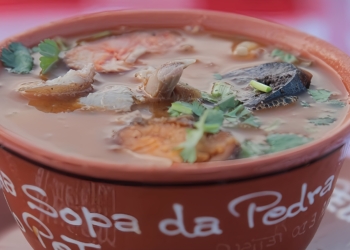 Uma Sopa de História e Sabor: Delicie-se com a Sopa da Pedra