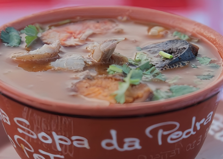 Uma Sopa de História e Sabor: Delicie-se com a Sopa da Pedra