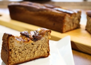 Receita saudável do Bolo de Aveia e Banana sem açúcar nem farinha