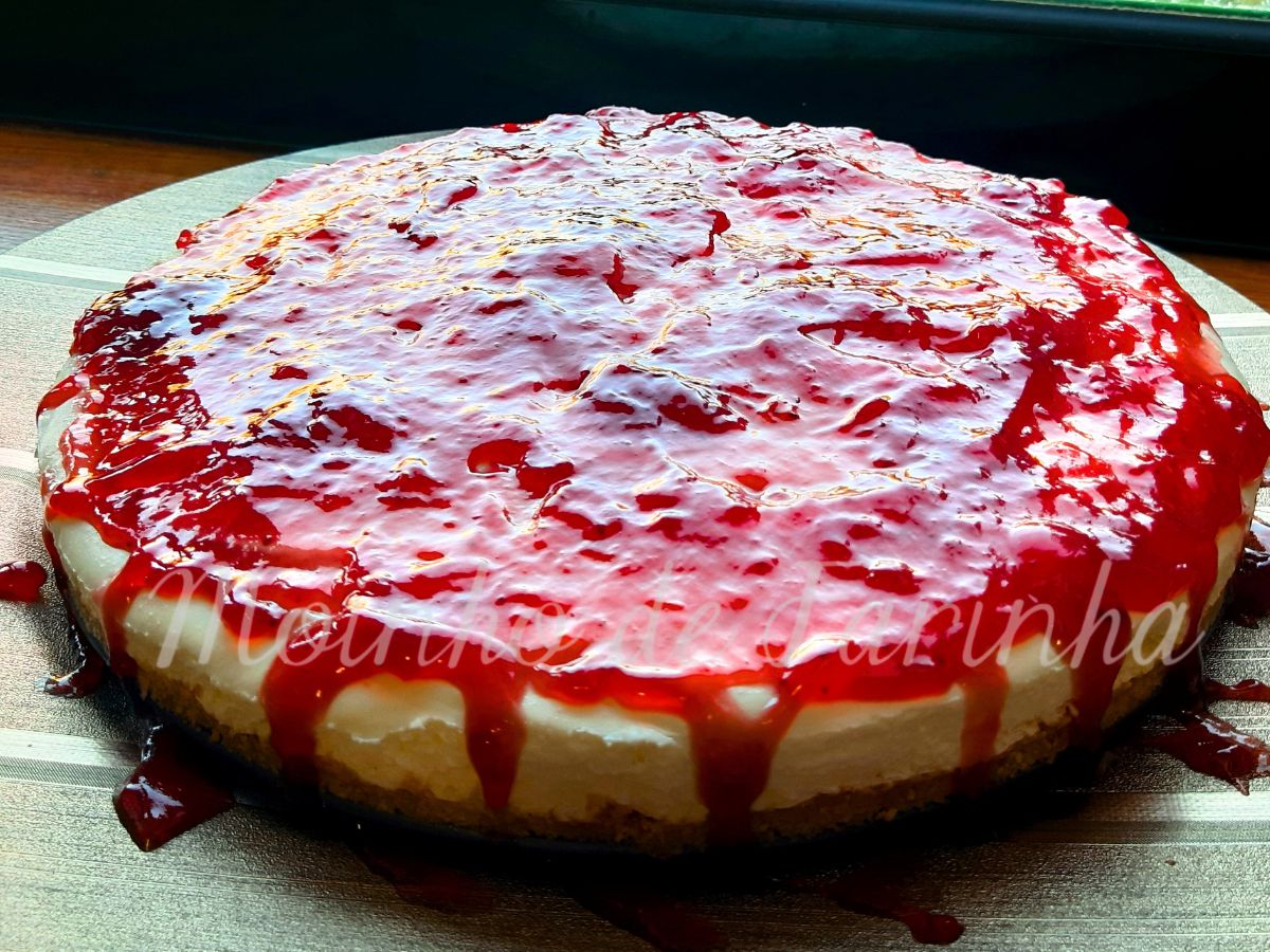 Receita de Cheesecake com doce de morango