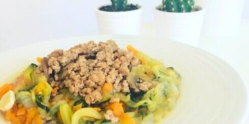 Receita de Esparguete de Curgete e Cenoura à Bolonhesa