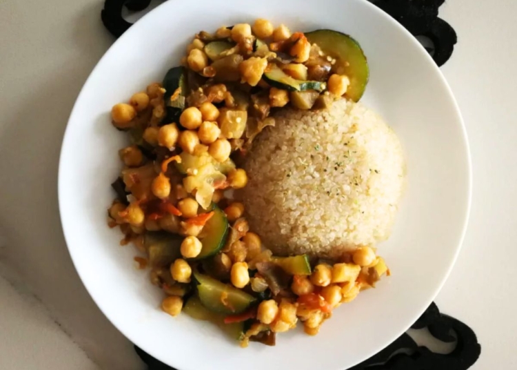 Receita de Estufadinho de Grão-de-Bico com Quinoa