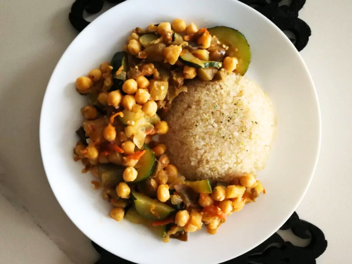 Receita de Estufadinho de Grão-de-Bico com Quinoa