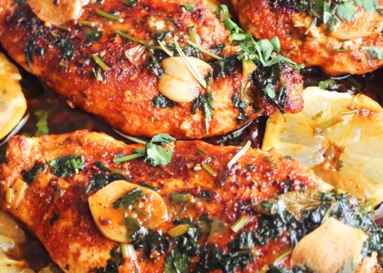 Receita de Peitos de Frango em Manteiga de Alho e Ervas Aromáticas