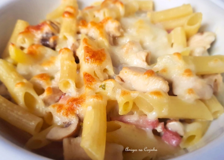 Receita de Penne com Peru e Bacon