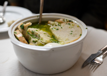 Sabores do Alentejo: Açorda Alentejana, uma tradição culinária