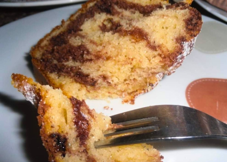 Receita do Bolo Mármore de Iogurte e Leite Condensado
