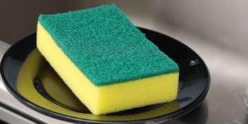 Mantenha as Esponjas de Cozinha limpas com esta mistura mágica