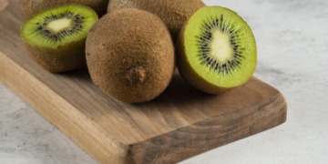 Perceba o Ponto Certo do Kiwi e aprenda a descascar facilmente