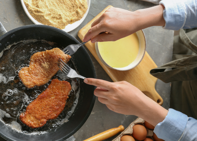 Siga estas dicas para eliminar o cheiro a fritos da cozinha