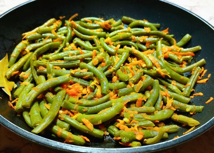 Receita de Feijão Verde Salteado com Cenoura
