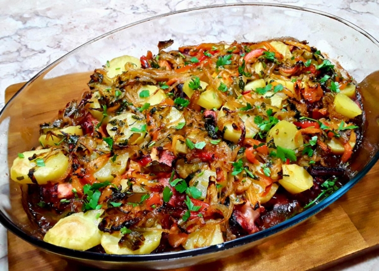 Receita de Polvo no Forno com Cebolada de Pimentos