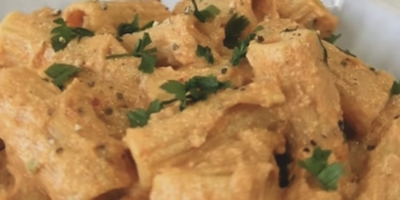 Receita de Massa Cremosa com Molho Proteico