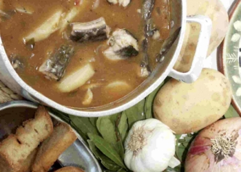 Festival à mesa com a enguia da Lagoa de Santo André