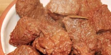 Receita de Rojoẽs no tacho de barro à maneira antiga 