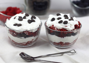 Triffle de Bolo Red Velvet / Amoras & Mirtilos