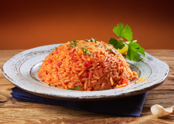 Dicas simples para fazer um arroz de tomate caldoso
