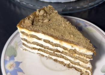 Bolo de bolacha com café e cobertura de doce de leite / Paulo Rocha (Poveiro)
