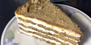 Bolo de bolacha com café e cobertura de doce de leite / Paulo Rocha (Poveiro)