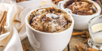 Receita rápida de Bolo na caneca com aveia, pera e canela