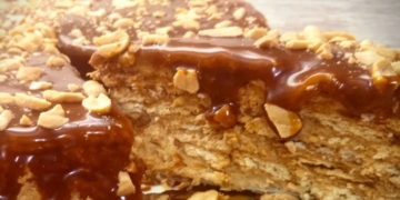 Receita do melhor Bolo de bolacha com caramelo