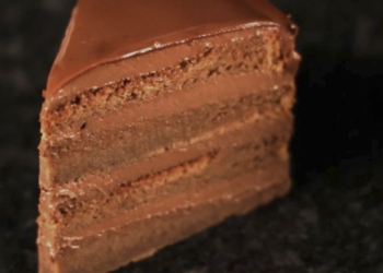 Receita de Bolo de chocolate de 8 camadas