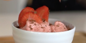 Gelado saudável de Morango com 4 ingredientes