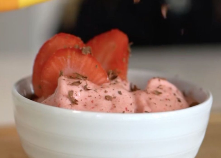 Gelado saudável de Morango com 4 ingredientes