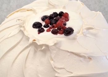 Receita de Pavlova com Iogurte e Frutos Silvestres