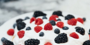 Aprenda a Fazer Pavlova de Frutos Vermelhos com Marco Costa