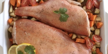 Receita de Red Fish no forno com legumes e batata assada