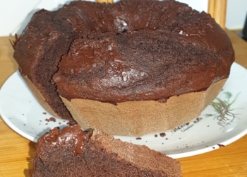Bolo de chocolate perfeito para aproveitar claras