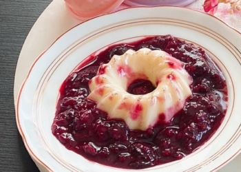 Receita de Pannacotta de baunilha e frutos vermelhos