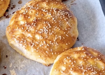 Receita de Pão turco de Iogurte com sementes de sésamo