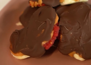 Receita de Snack de fruta e chocolate super fácil