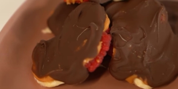 Receita de Snack de fruta e chocolate super fácil